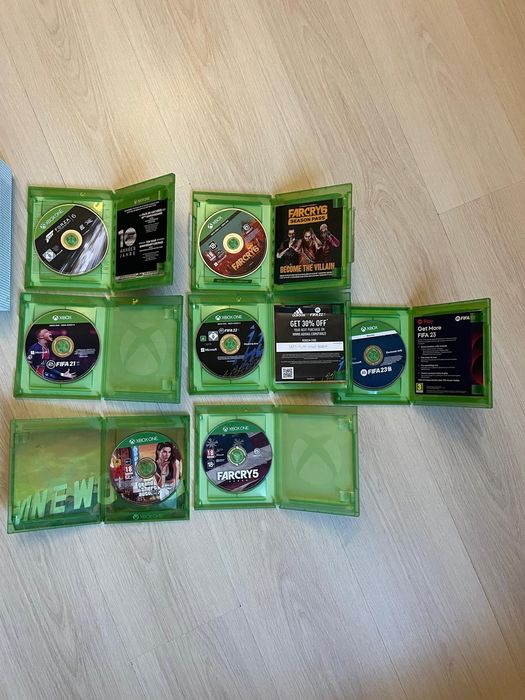 Vând Xbox One S + 7 jocuri