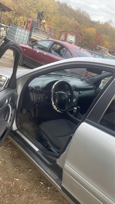Vand Mercedes C180 an 2002 vand intreg pentru dezmembrari