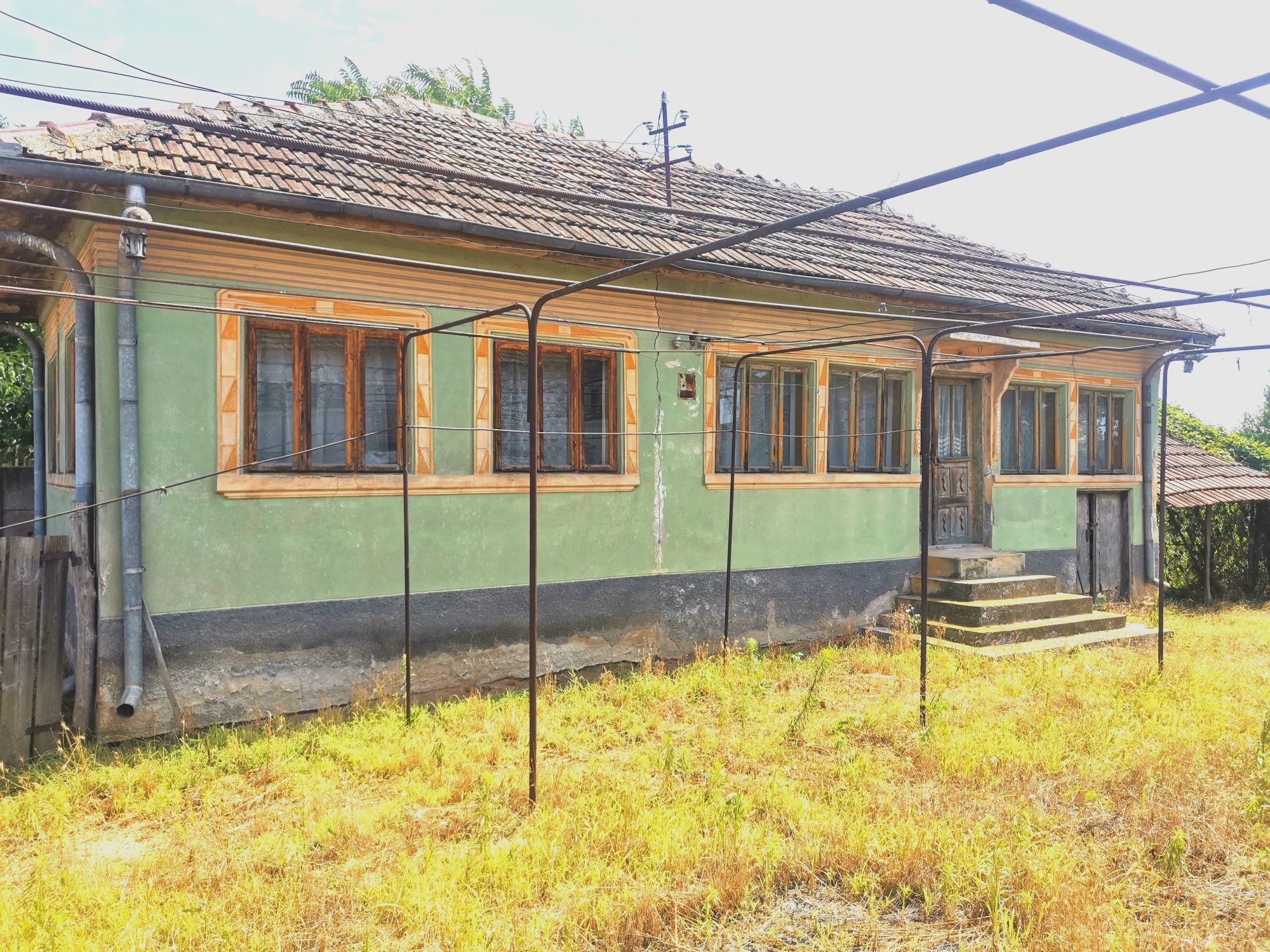 Casa,teren 2550 mp Sat Secui Com Teasc, 15 km de Craiova. 
1Casa, tere
