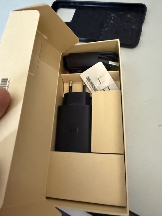 Motorola G84 5G 256GB, 12GB RAM, full box cu încărcător și husă