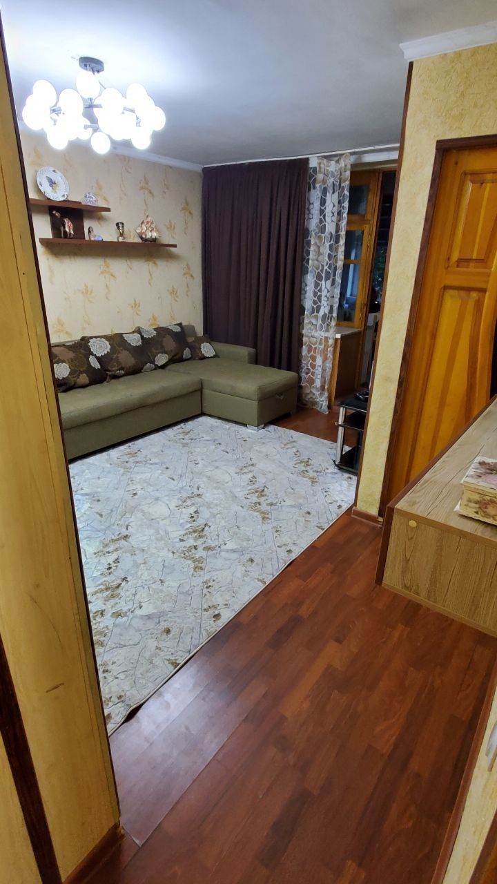 Продаётся квартира 2/1/3 в Мирзо-улугбекском районе