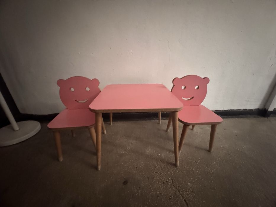 Vand Masuta + 2 scaunele copii 9/10 ingrijite lemn tare