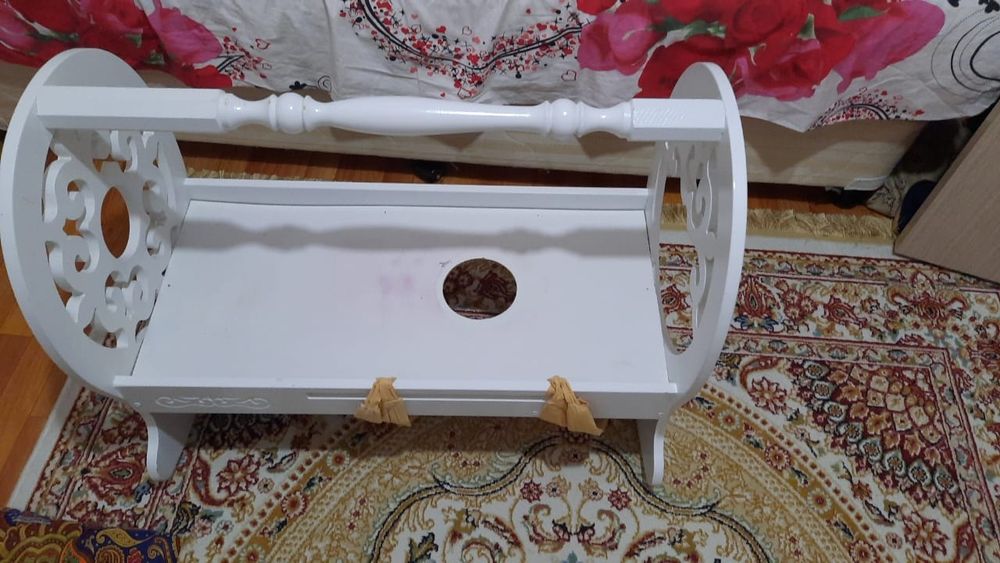 Бесік көрпе,көпшігі, үстіне жабатыны бар