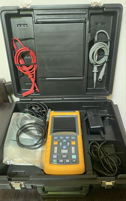 Vand osciloscop Fluke 123