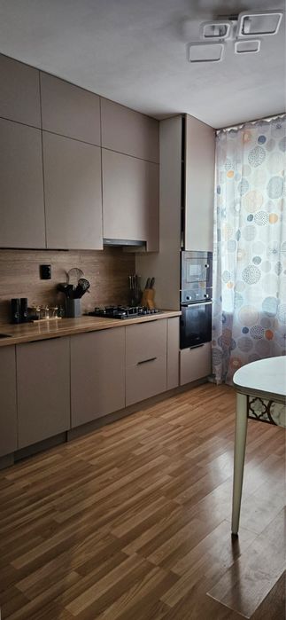 Продам 2 ух комнатную квартиру