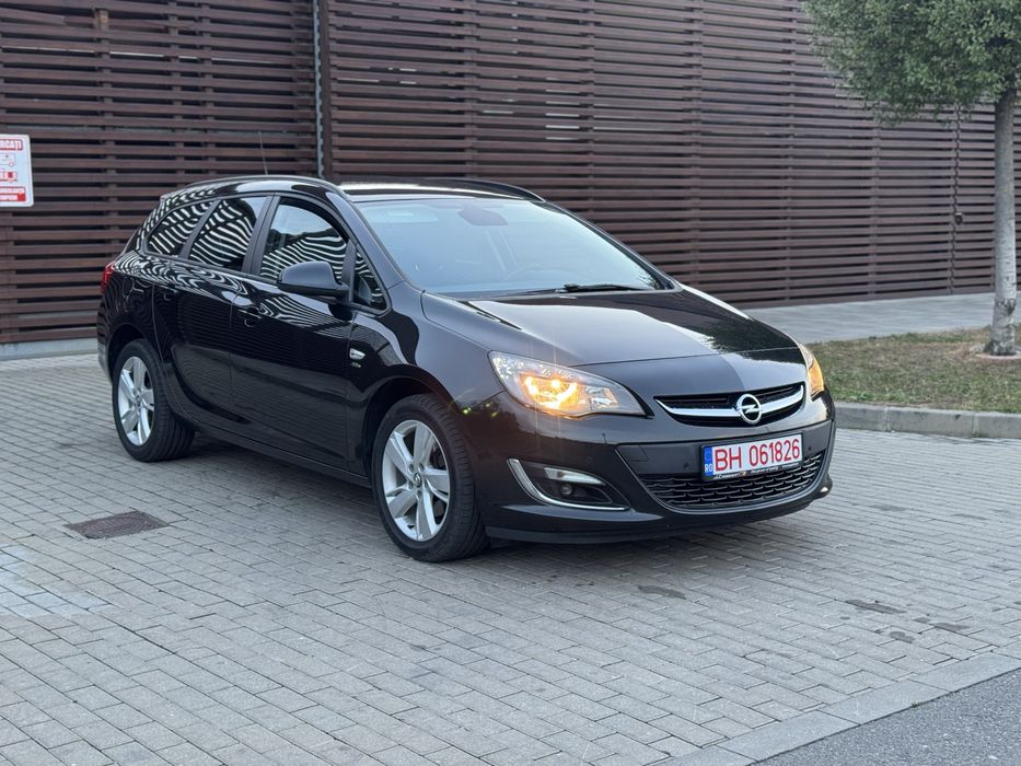 Opel Astra J Active 2013 1.7Diesel 110CP Climatronic Parktronic Led