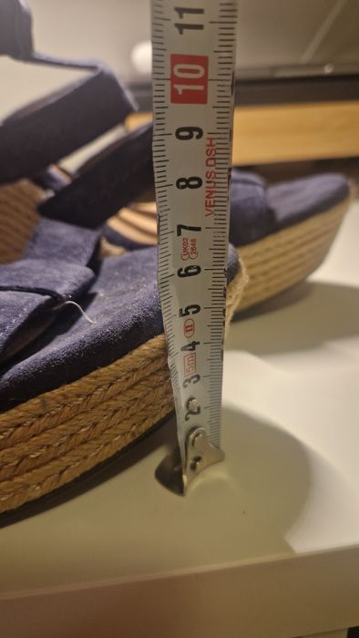 Sandale UGG Lauri din piele întoarsă naturală