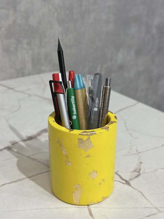 Шариковые ручки, новые, 9 шт и 1 шт карандаш