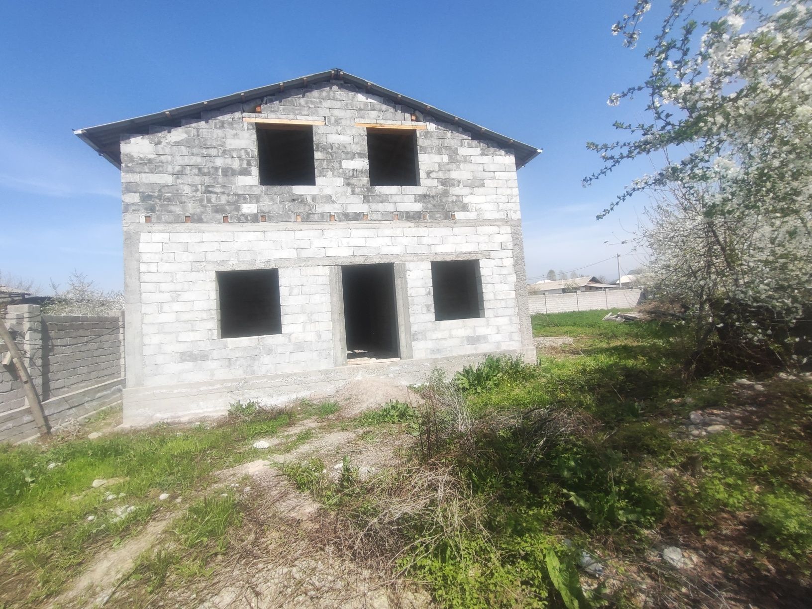 Продам участок с коробкой