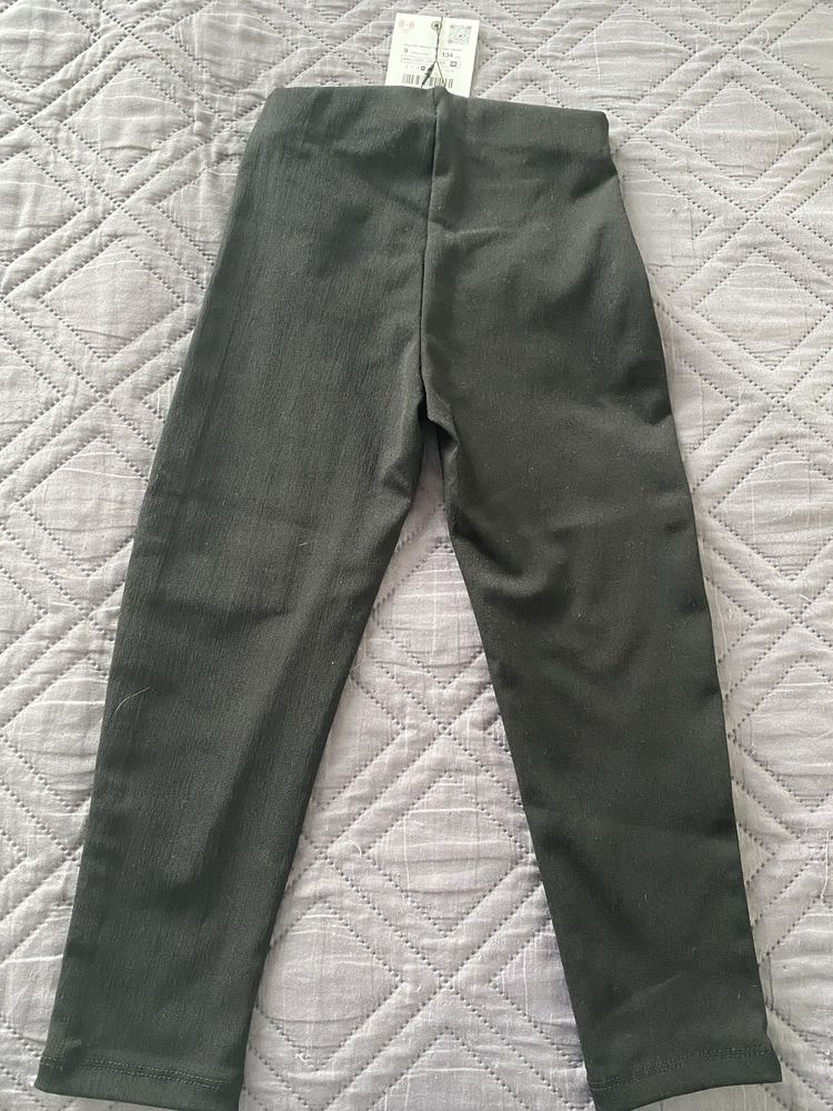 Pantaloni capri Zara