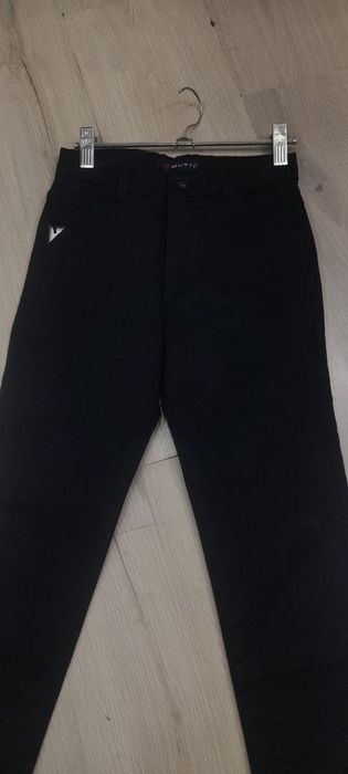 Shim siniy qora  maktabga razmer 6 yoshda 15 yoshgacham