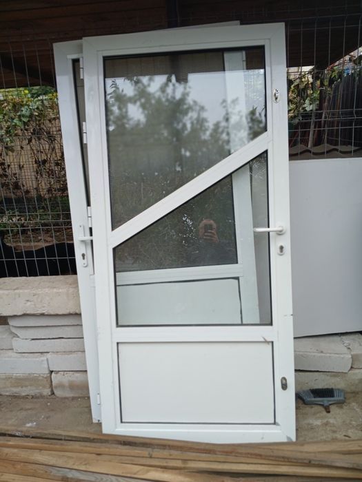 Vând ușă profil de aluminiu