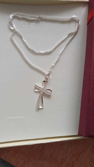 Нов, сребърен ланец в подаръчна кутия