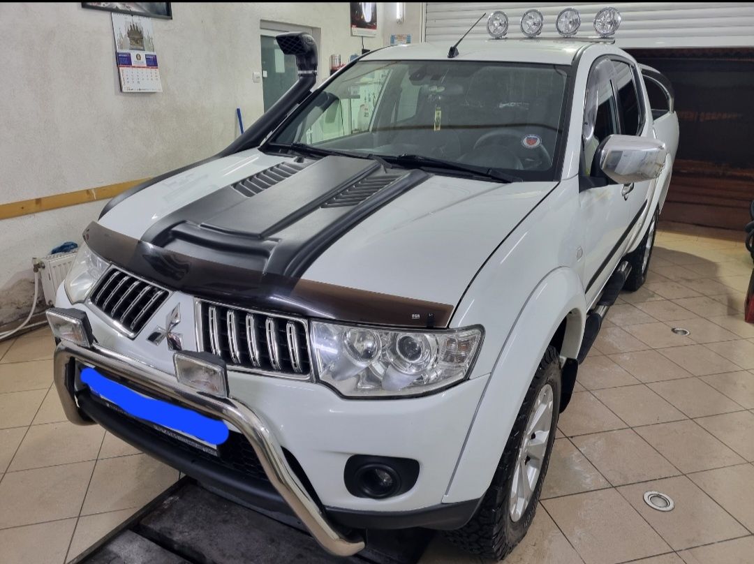 Vand Mitsubishi l200 2.5 diesel 178 CP TVA DEDUCTIBIL