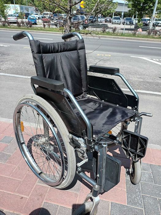 Vând càrucior persoane cu dizabilitati