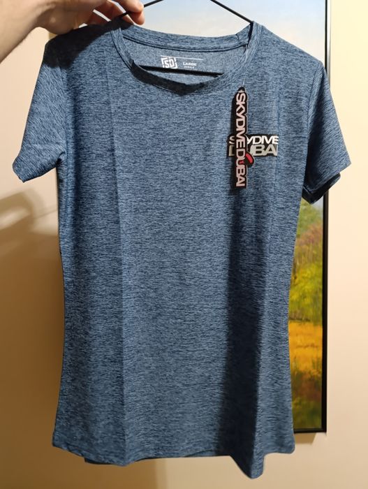 Спортивная футболка женская