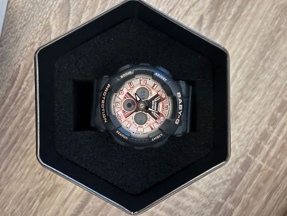 Часовник BABY G .