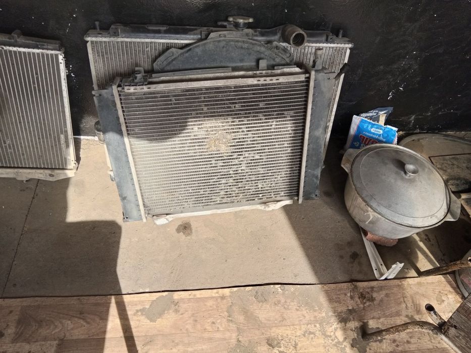 Радиатор на Мерседес 124