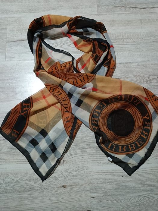 Eșarfă Burberry, dama