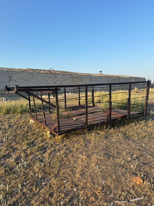 Продам Трактор .