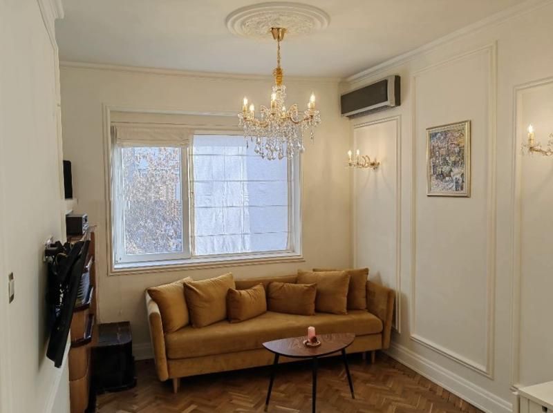 Дава се под наем Тристаен апартамент в София, Център - 75 кв.м за 1300 € - Снимка #1