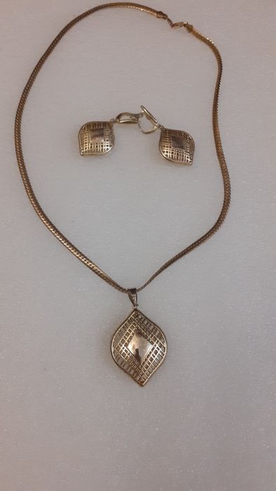 Бижутерия. Качественная под золото.