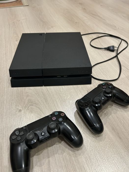 Продавам PlayStation 4