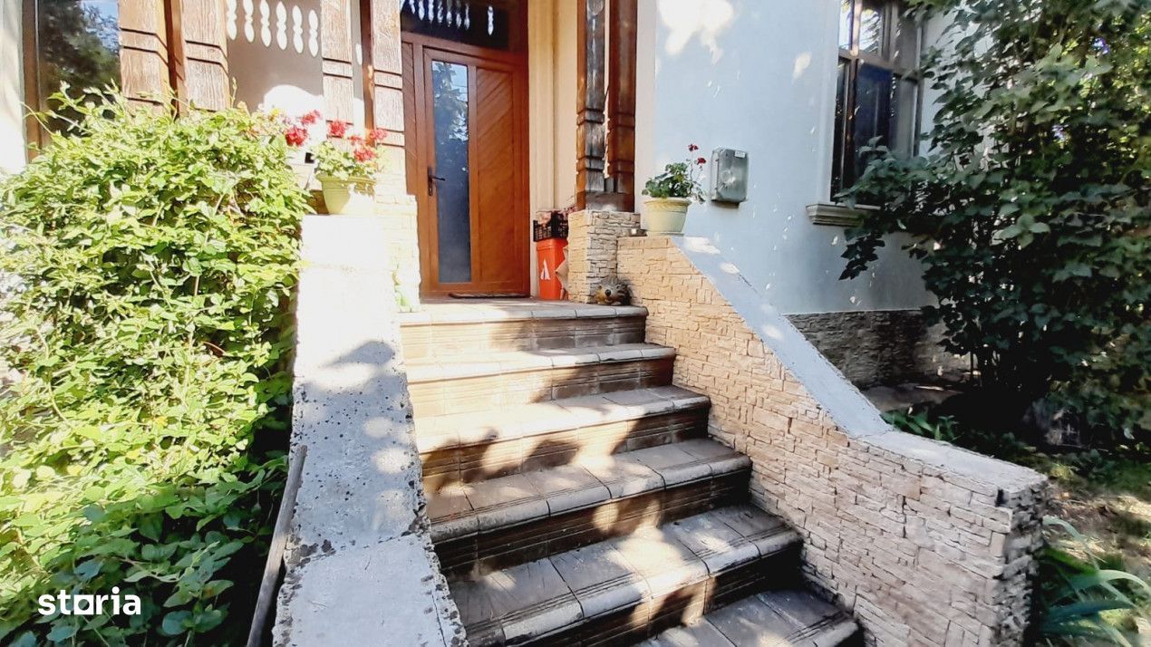 Casa 5 camere, D+P+M, ultracentral, zona deosebita, Campina, Prahova