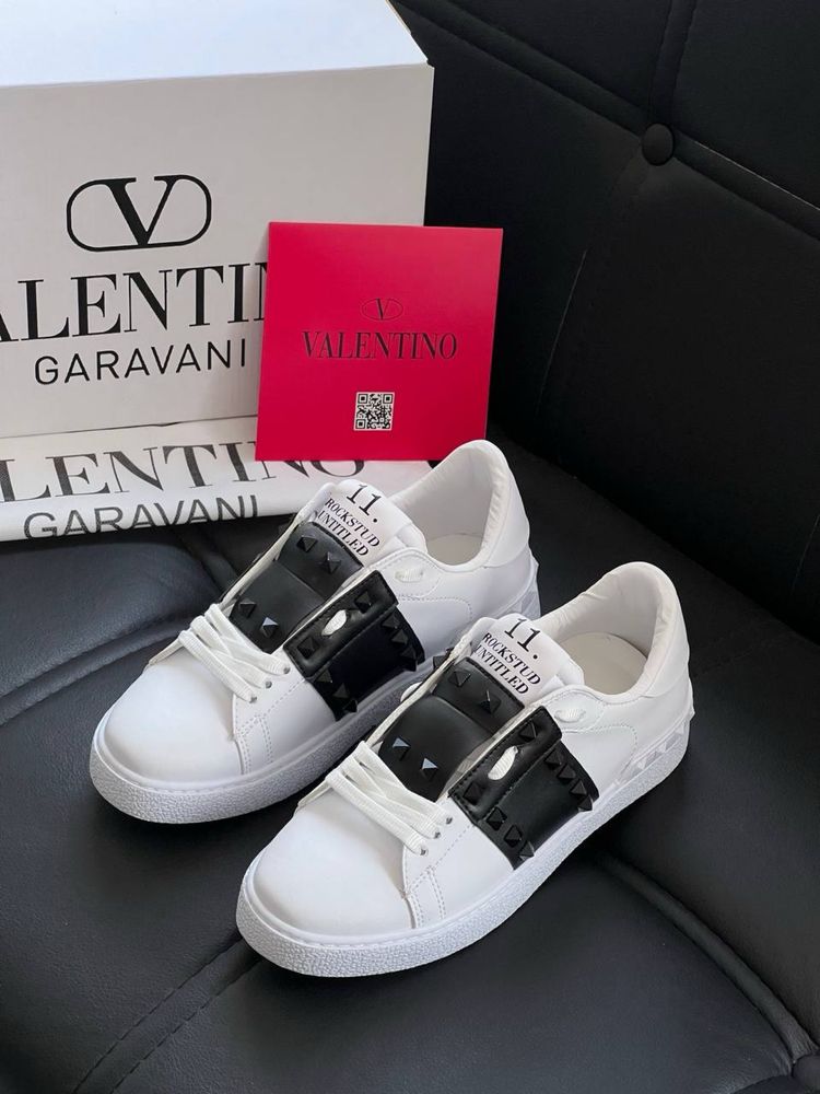 Adidasi Valentino noi !!! Marimi 36/44 !!!