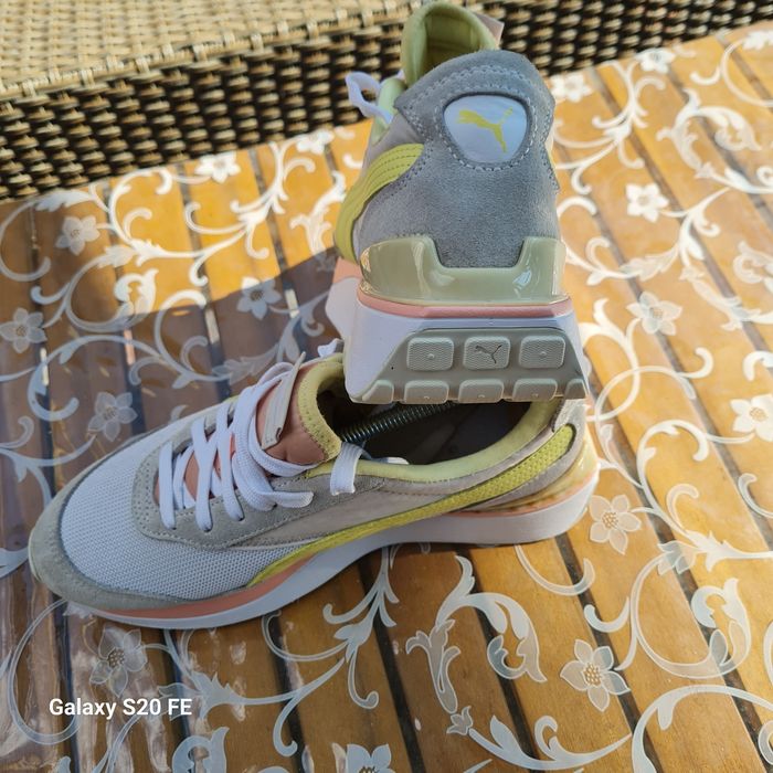 Adidas dama Puma