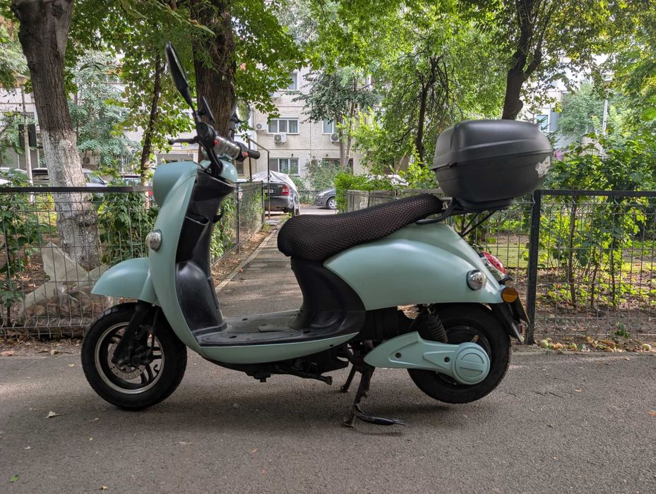 Scuter electric UNU Classic culoare verde menta