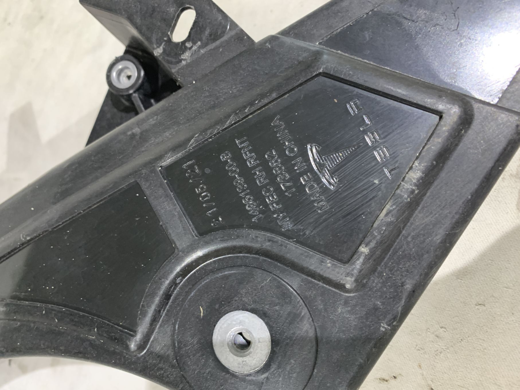 Trager, panou frontal, Tesla Y, 2022, 2023, 2024, cod origine OE 1660012-00-A.