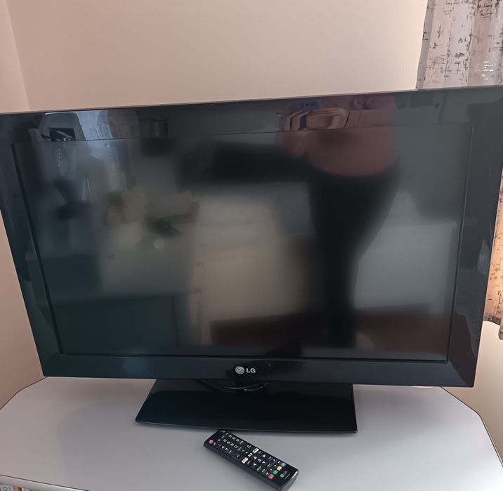 Vând televizor LG cu diagonala de 80 cm.  Preț 300 lei negociabil