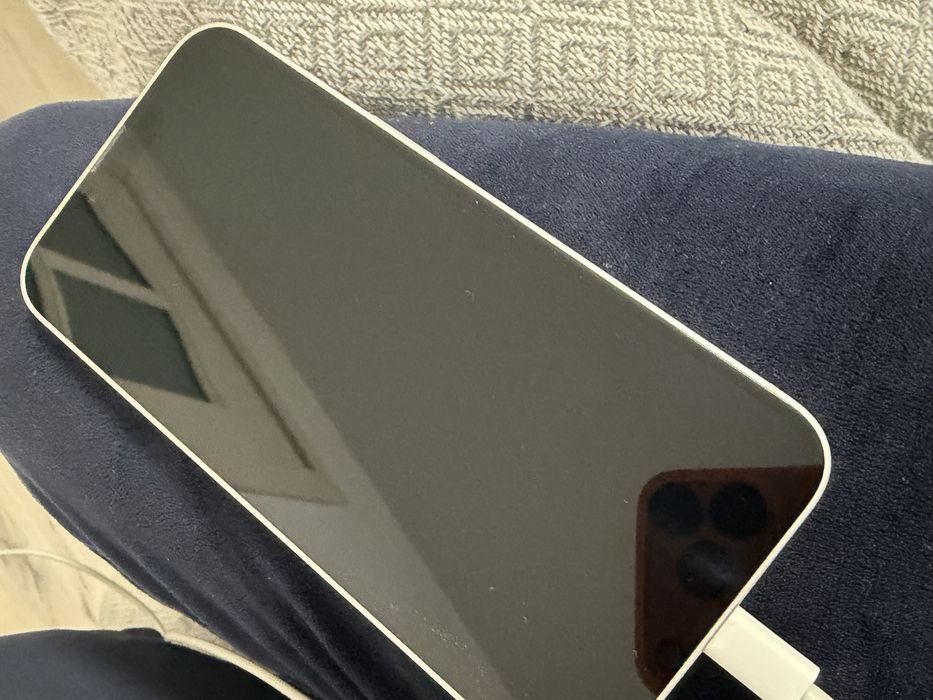 Iphone 13 , 258 , ceas apple SE 40 mm.