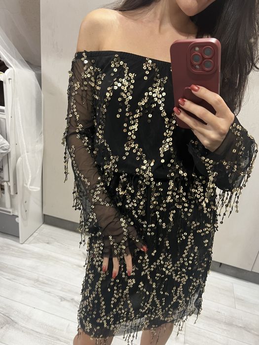 Черна рокля със златни пайети