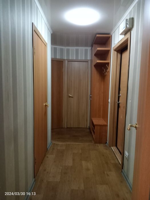 Сдаю -2-х.ком.кв  на 4 мкр.