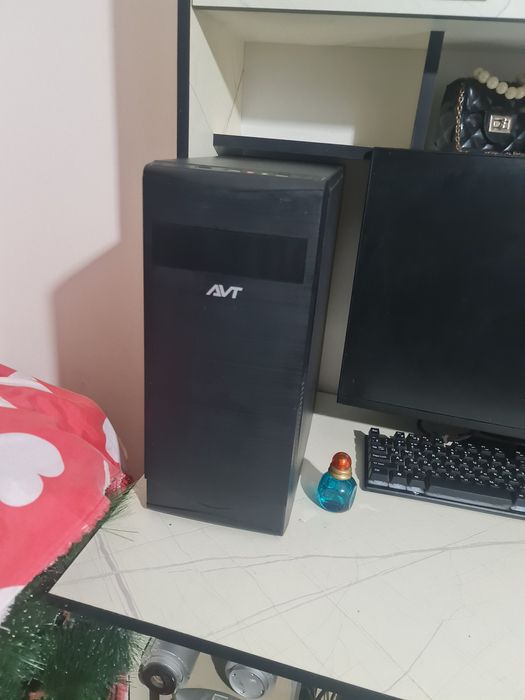 Kompyuter sotiladi polni komplekt.