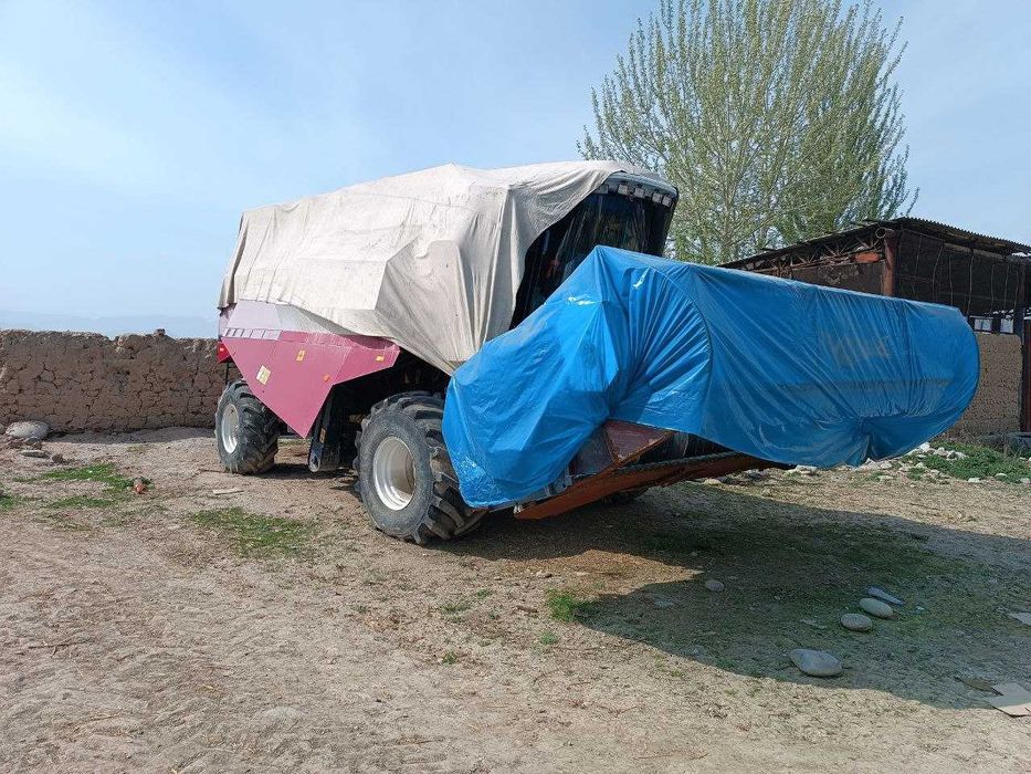 Продается зерноуборочный комбайнй VECTOR 410