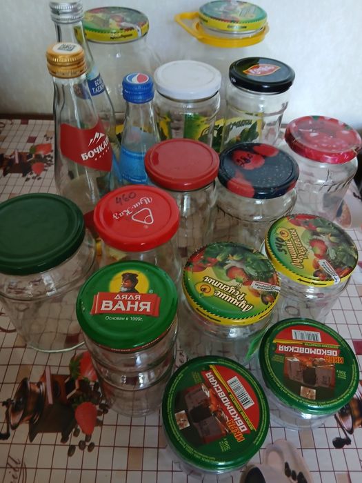 Продам чистые банки. Разные.