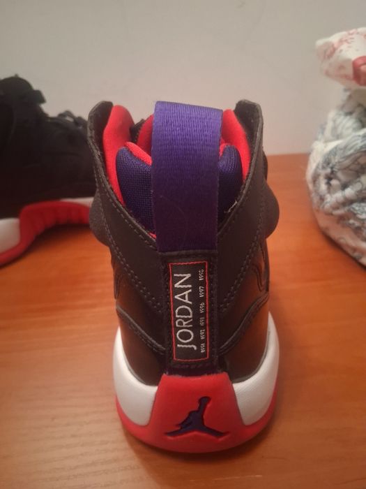 Високи маратонки Nike Jordan,само пробвани веднъж.Без кутия са.