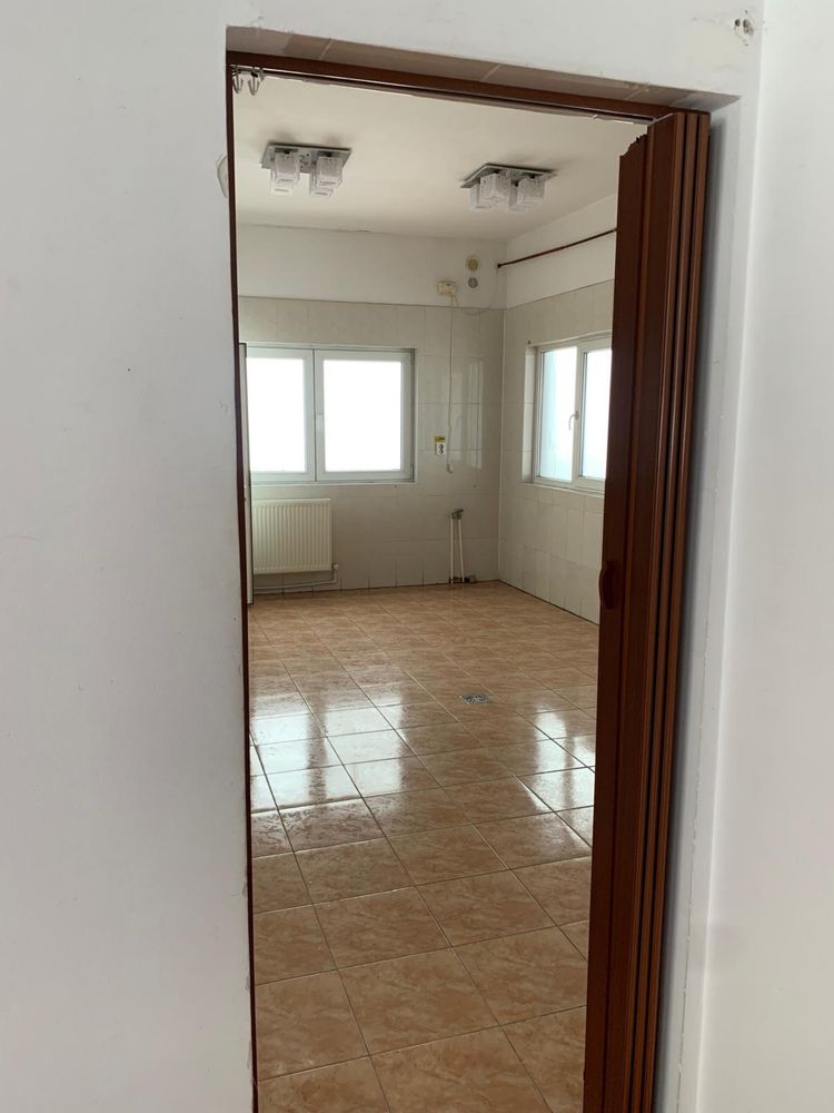 2 Spatii Comerciale De Inchiriat
