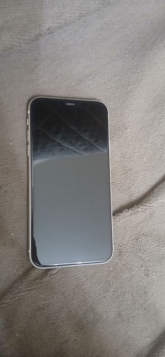 Продам телефон айфон 11