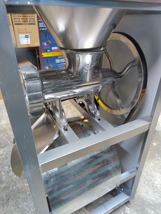 Masina tocat carne 32 cu pâlnie aluminiu