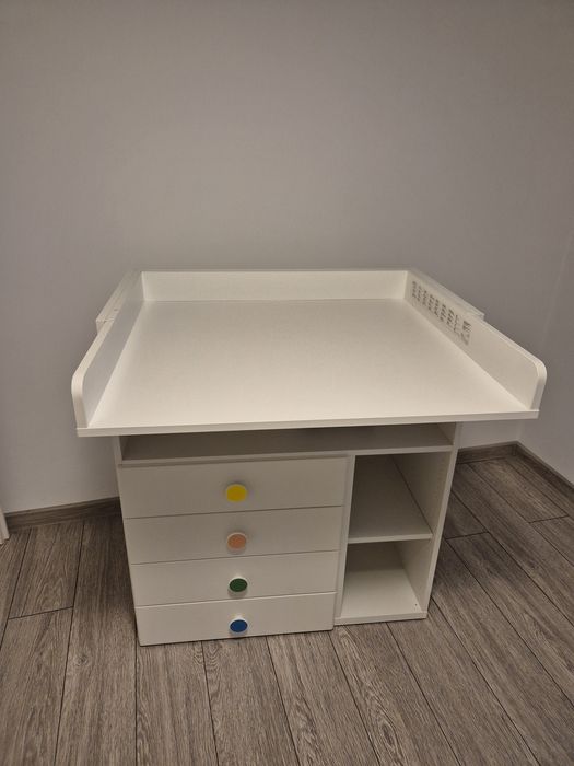 Masuta infasat bebe, comoda Ikea