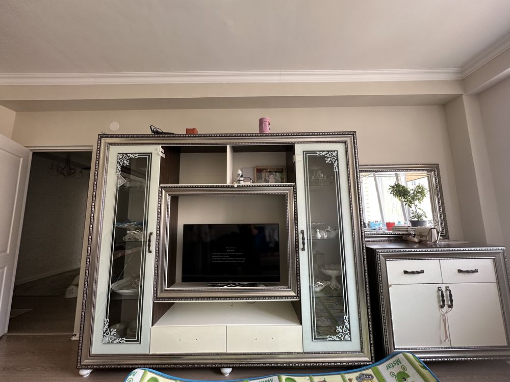 Мебель для посуды и тв +комод с зеркалом 40000тг самовызов