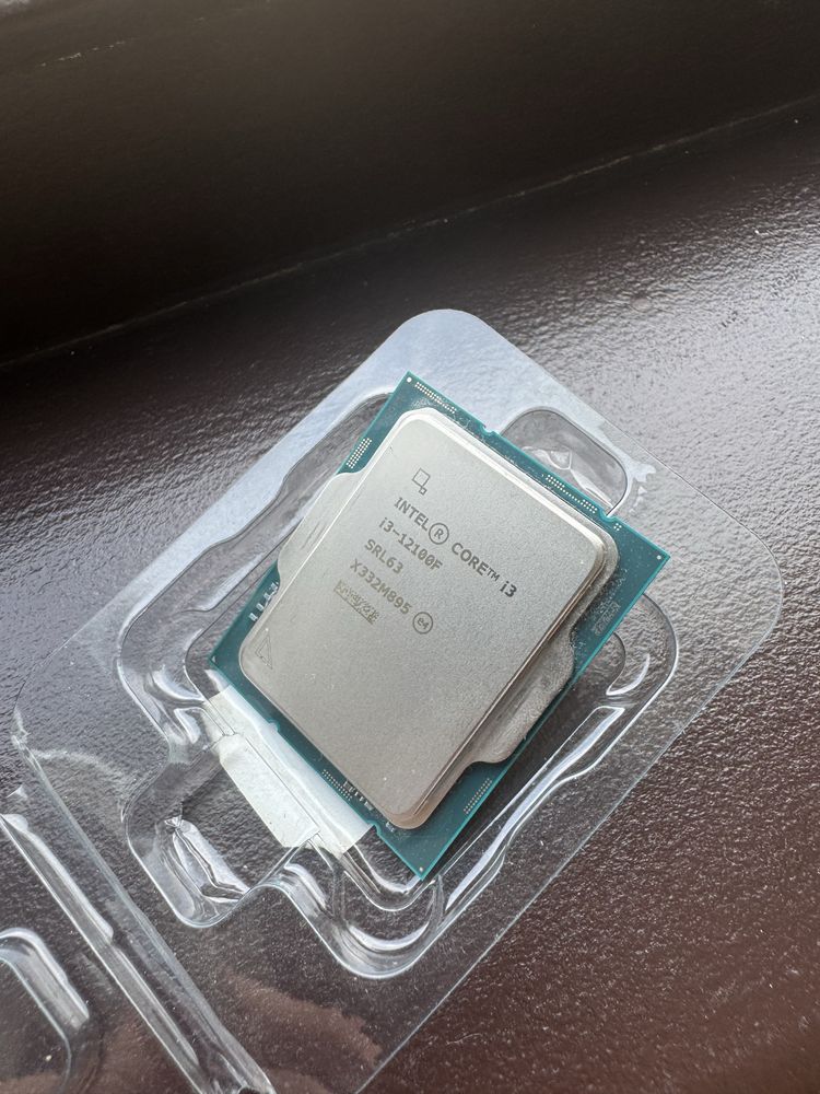 Intel i3-12100F использовался меньше года.