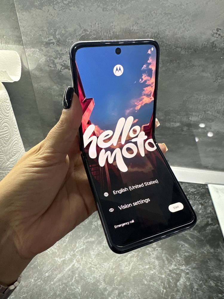 Смартфон Motorola Razr 40