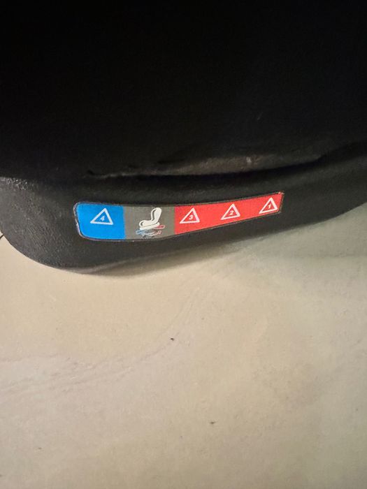 Столче за кола на марката Moni hybrid