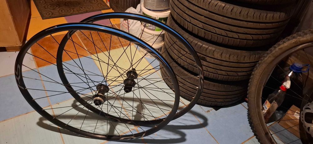 Roti sosea/gravel 28 Shimano RS171, thrue-axle 12x100/12x142, HG 11s