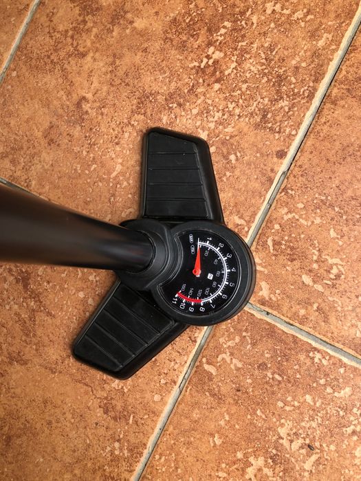 Bicicleta si pompa de vanzare